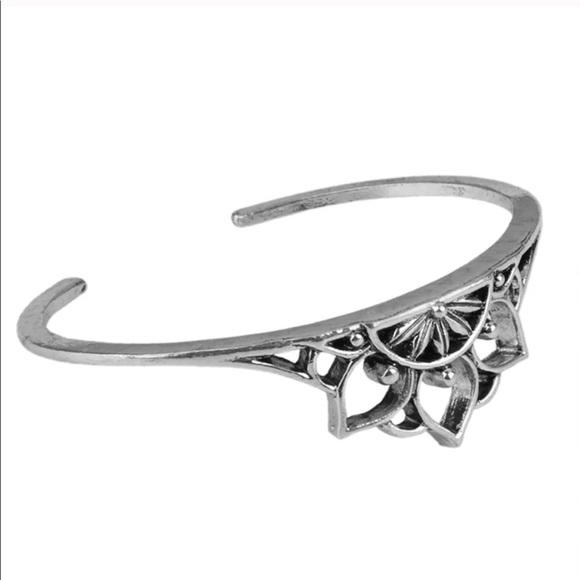 BRACELET CUFF carved LOTUS flower - Picture 4 of 5